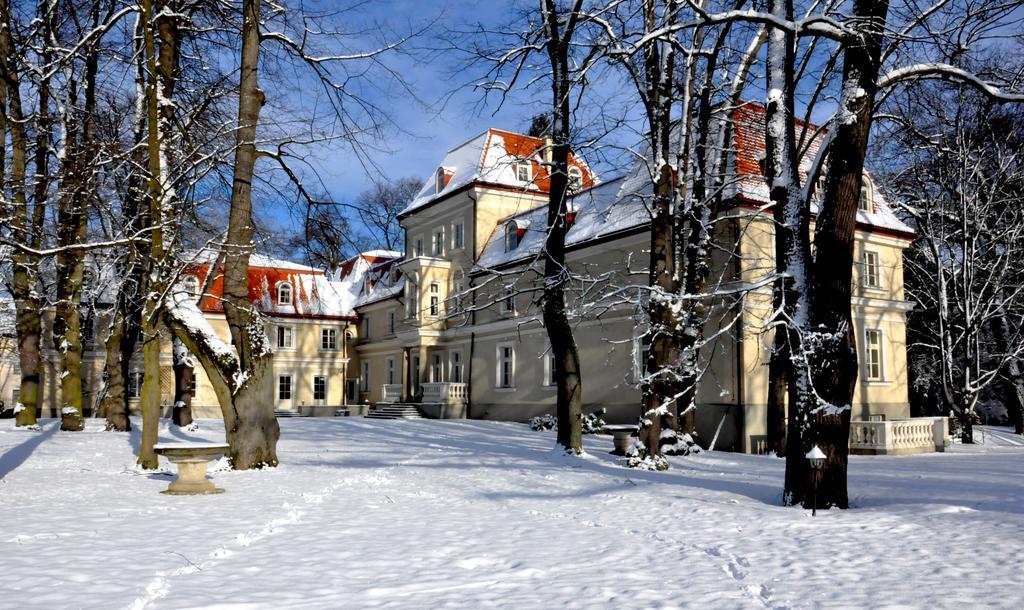 Dwor Sierakow Hotel Exterior foto