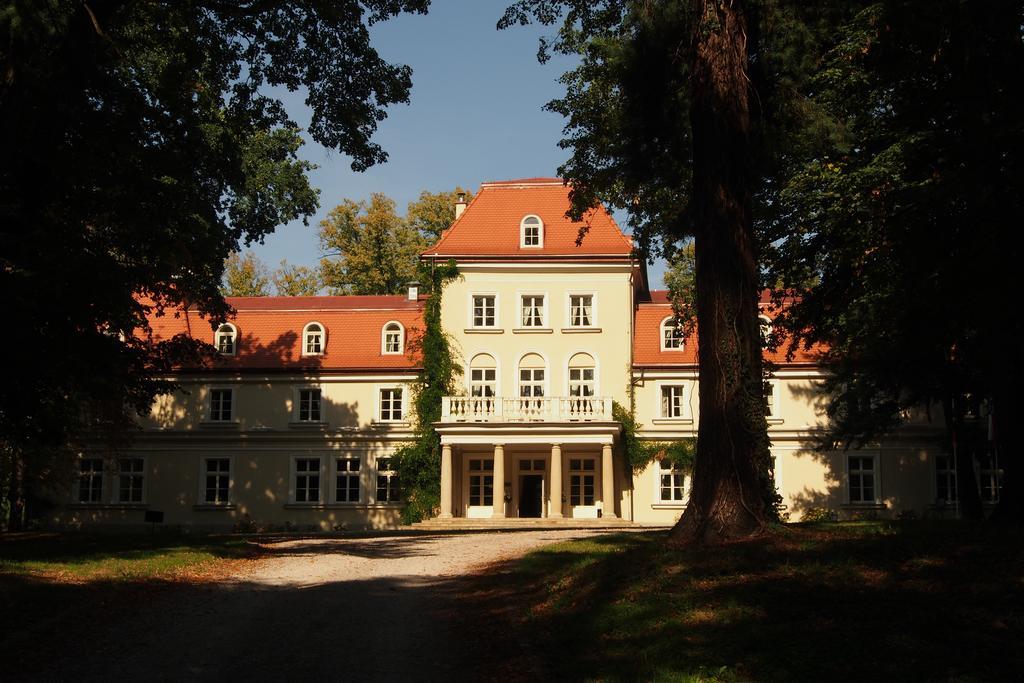Dwor Sierakow Hotel Exterior foto