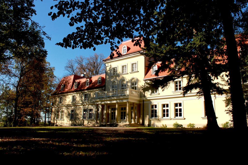 Dwor Sierakow Hotel Exterior foto