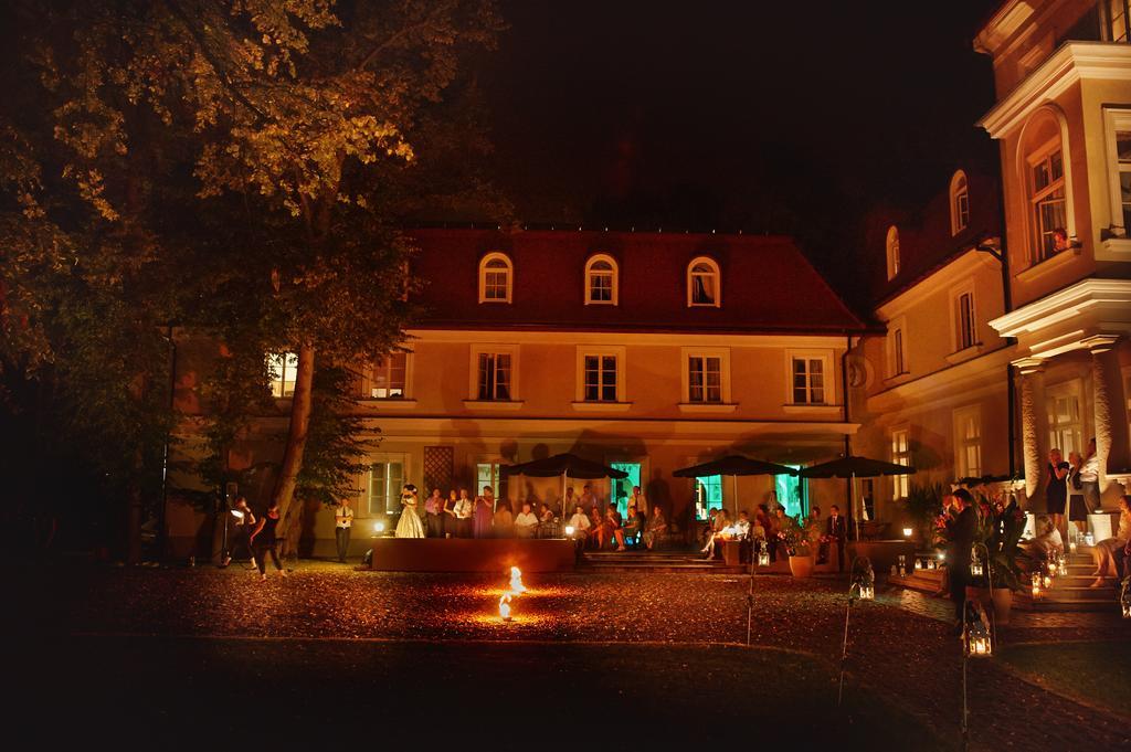 Dwor Sierakow Hotel Exterior foto