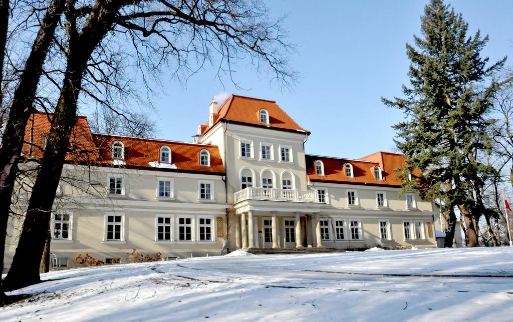 Dwor Sierakow Hotel Exterior foto