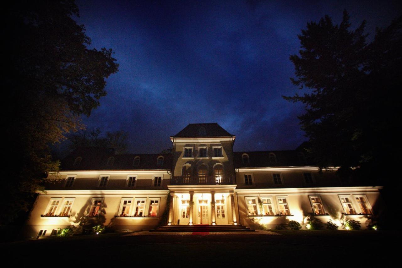 Dwor Sierakow Hotel Exterior foto